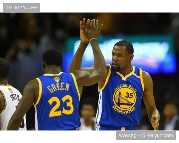 勇士结束连败，库里与穆迪强势表现助队胜太阳，勇士库里经典比赛