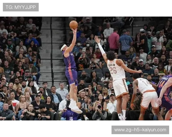 布克：赛前就讨论过赢下马刺争取连胜，球队更衣室氛围很棒，布克比赛视频